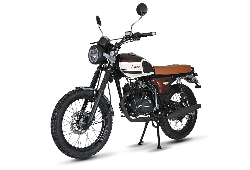 mash-scrambler-50 1 Moto Mash Scrambler 50 noir, un scooter de 49 cm³ avec freins à disque, suspensions efficaces et consommation de 1,6 L/100 km. Parfait pour la conduite urbaine et économique.