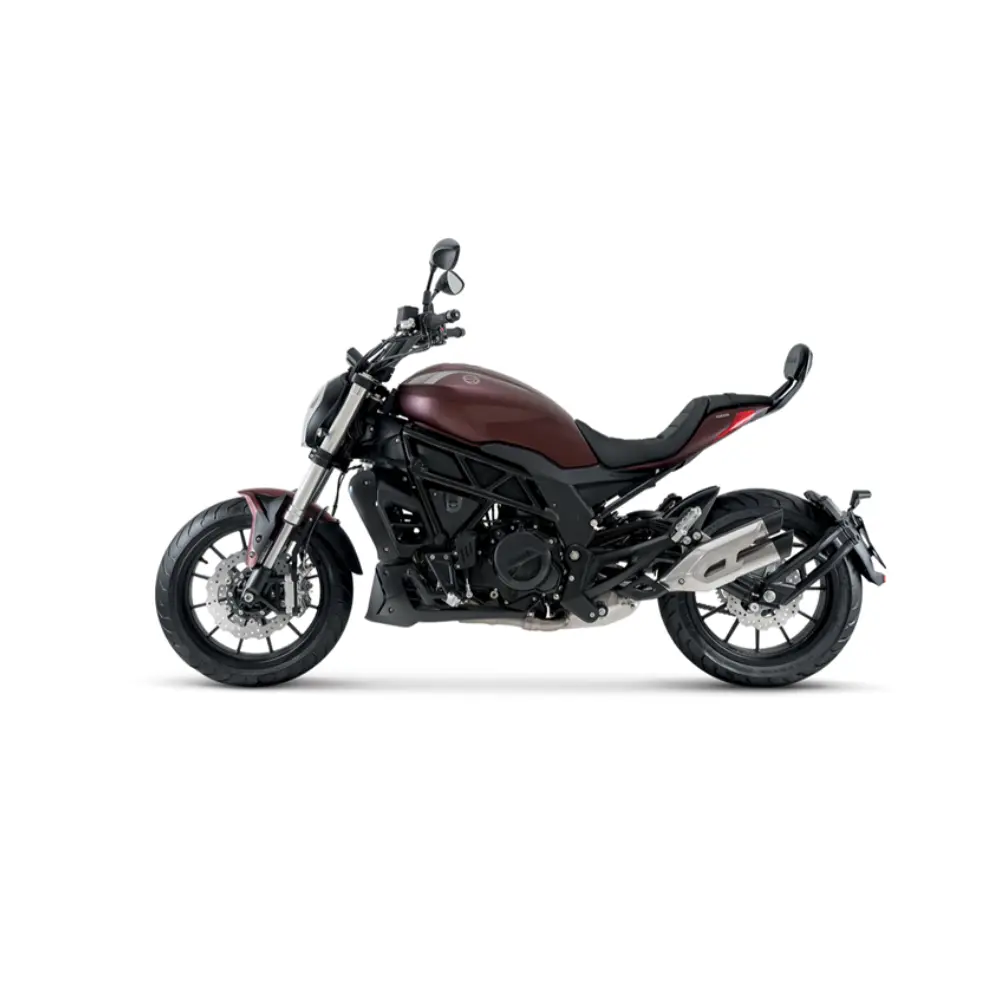 Benelli 502C E5 – Custom 500 cm³ de couleur rouge mat